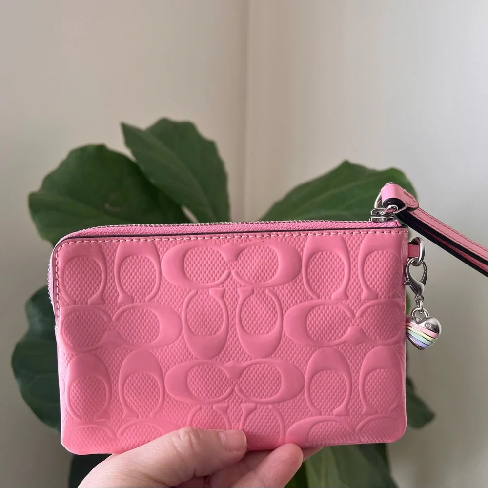NWT Coach! Corner Zip Wristlet In Signature Leather X
With Heart Charm 🌸 - Picture 5 of 6